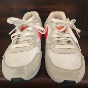 Nike women’s size 7.5 white, neon and tan shoes